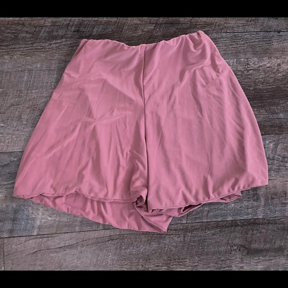 Pink shorts - Picture 3 of 3